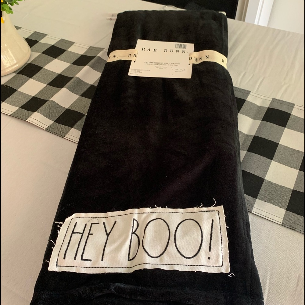 👻 Rae Dunn “Hey Boo” Blanket